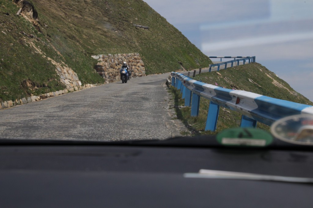 På vej op mod Edelwisserspitze - der er smalt og brostensbelagt vej